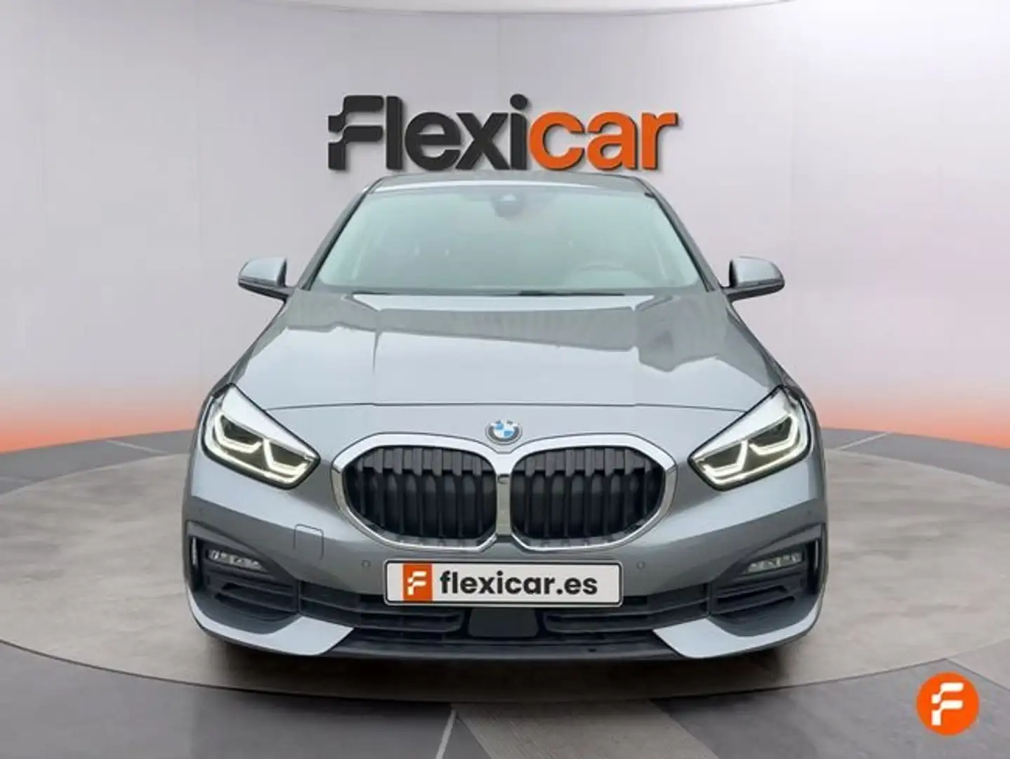 BMW 116 116i - 5P (2023) Gris - 2