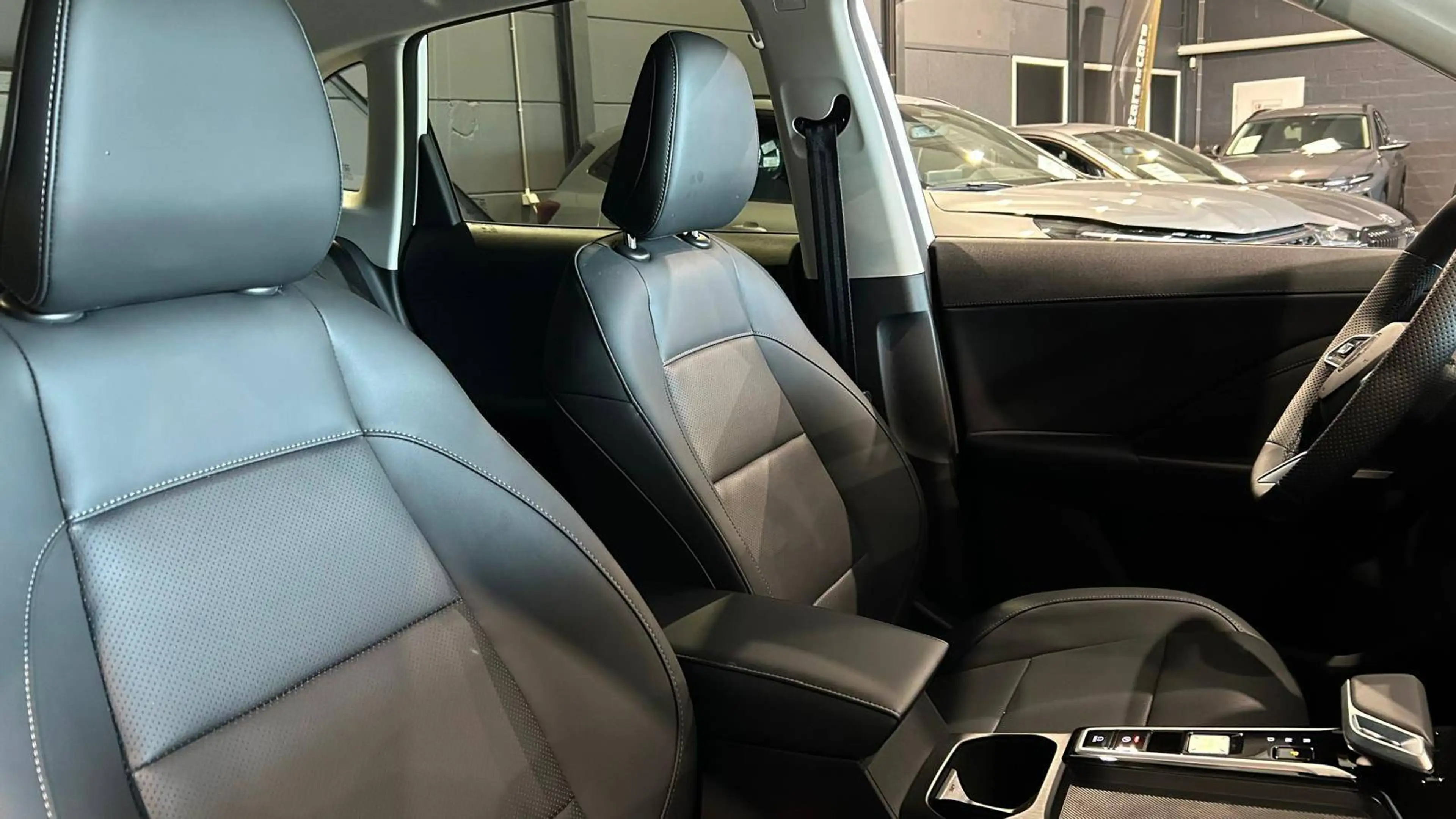 MG ZS 1.5 Hybrid+ Luxury - 08/2026 - 15 km!! — photo 12