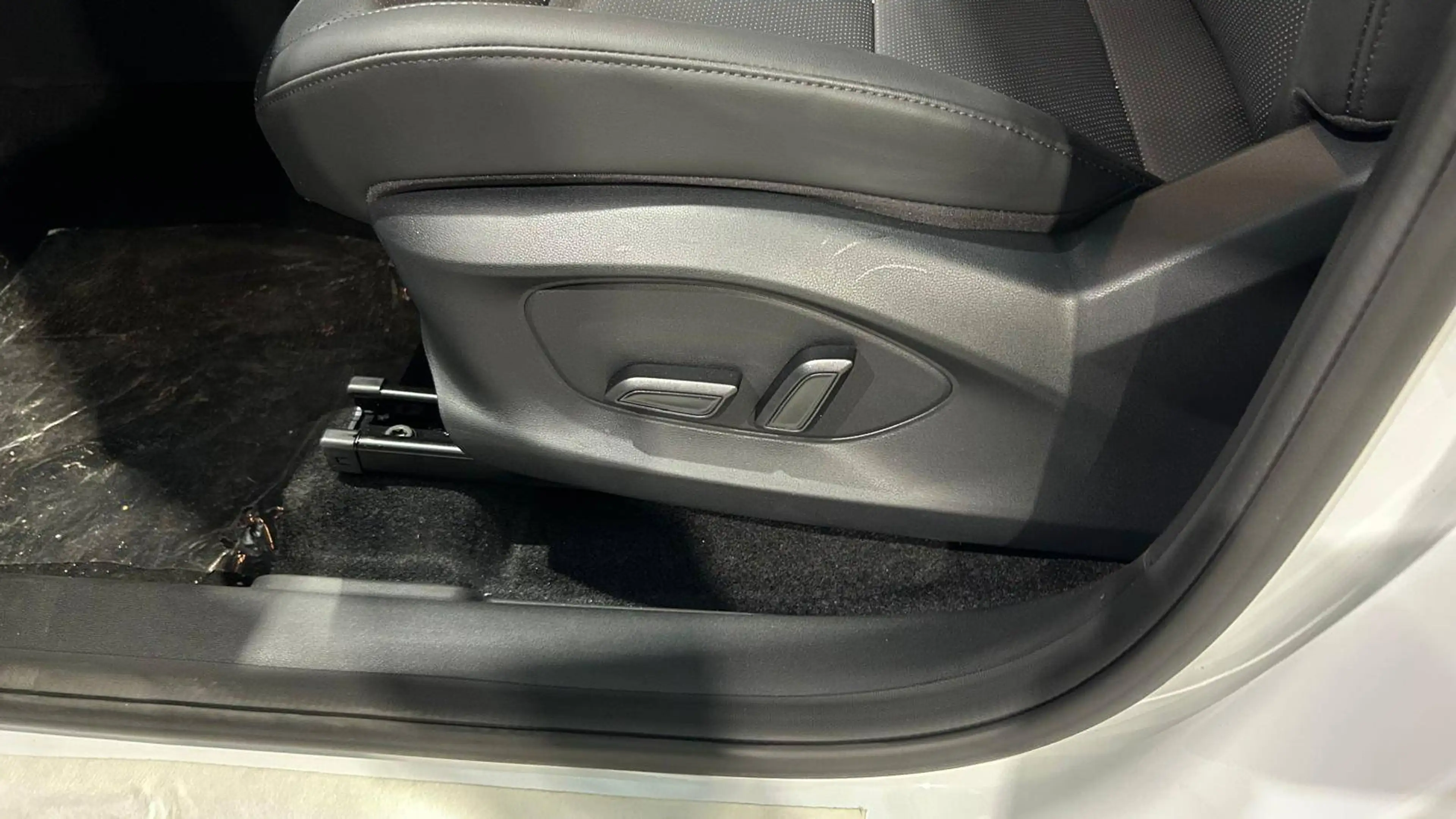MG ZS 1.5 Hybrid+ Luxury - 08/2026 - 15 km!! — photo 13