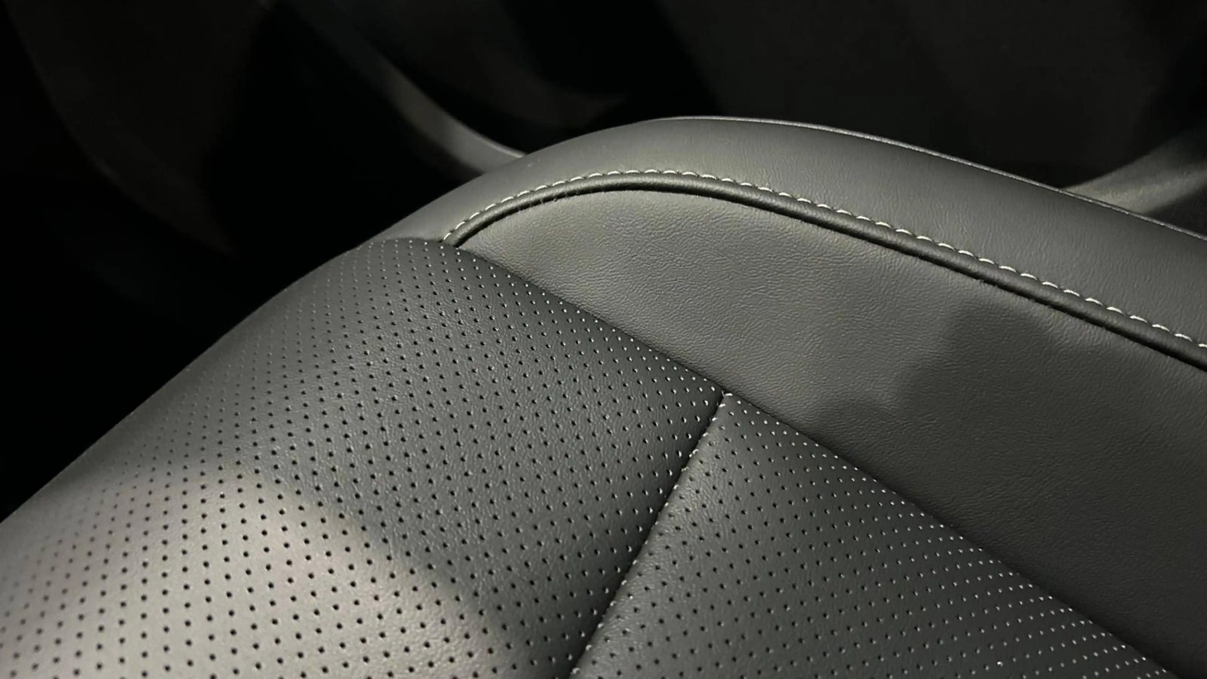 MG ZS 1.5 Hybrid+ Luxury - 08/2026 - 15 km!! — photo 15