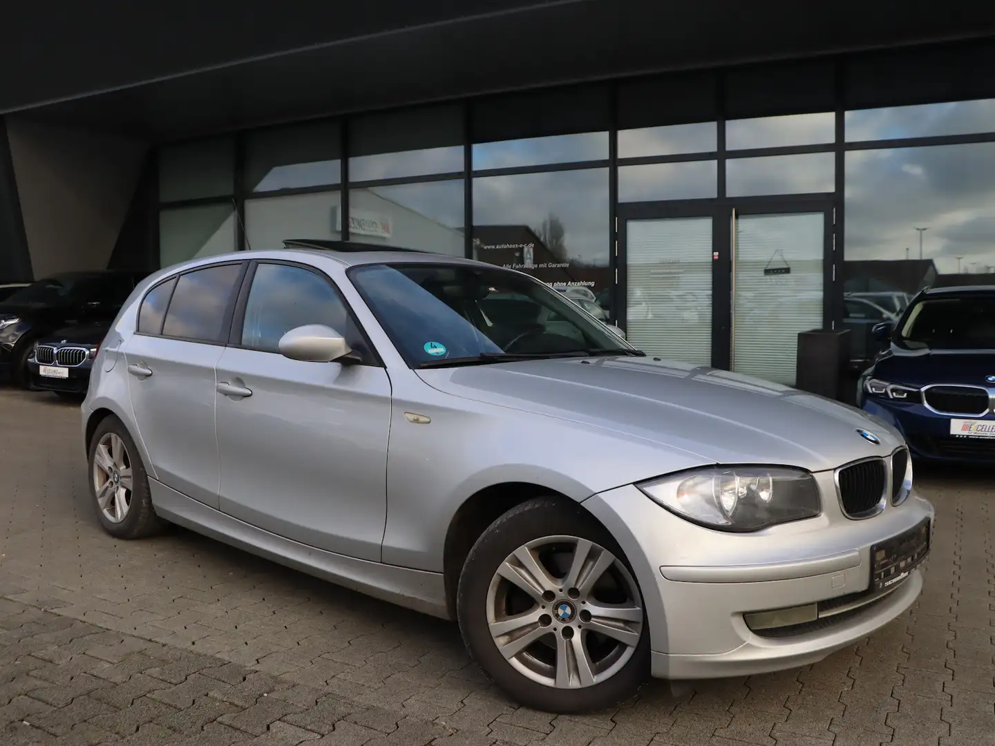 BMW 120 120d ADVANTAGE / TÜV-AU 04.2027 / SCHIEBDACH Argintiu - 2