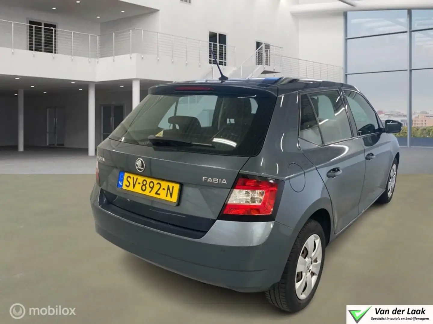 Skoda Fabia 1.0 TSI Ambition | 1e Eigenaar | NL Auto | Airco | Grijs - 2