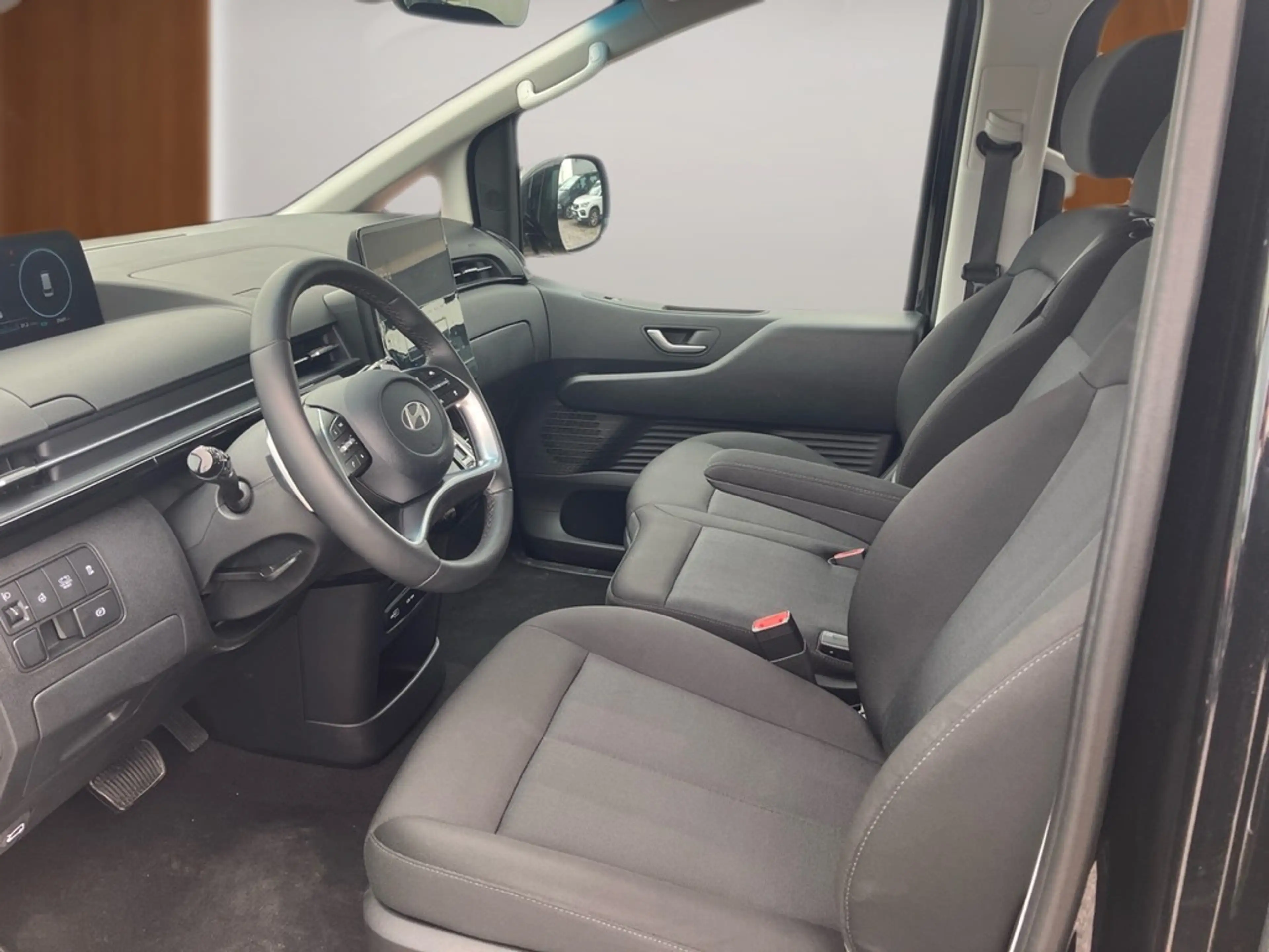 Hyundai STARIA HEV 9-Sitzer 1.6 T-GDI 6-AT TREND