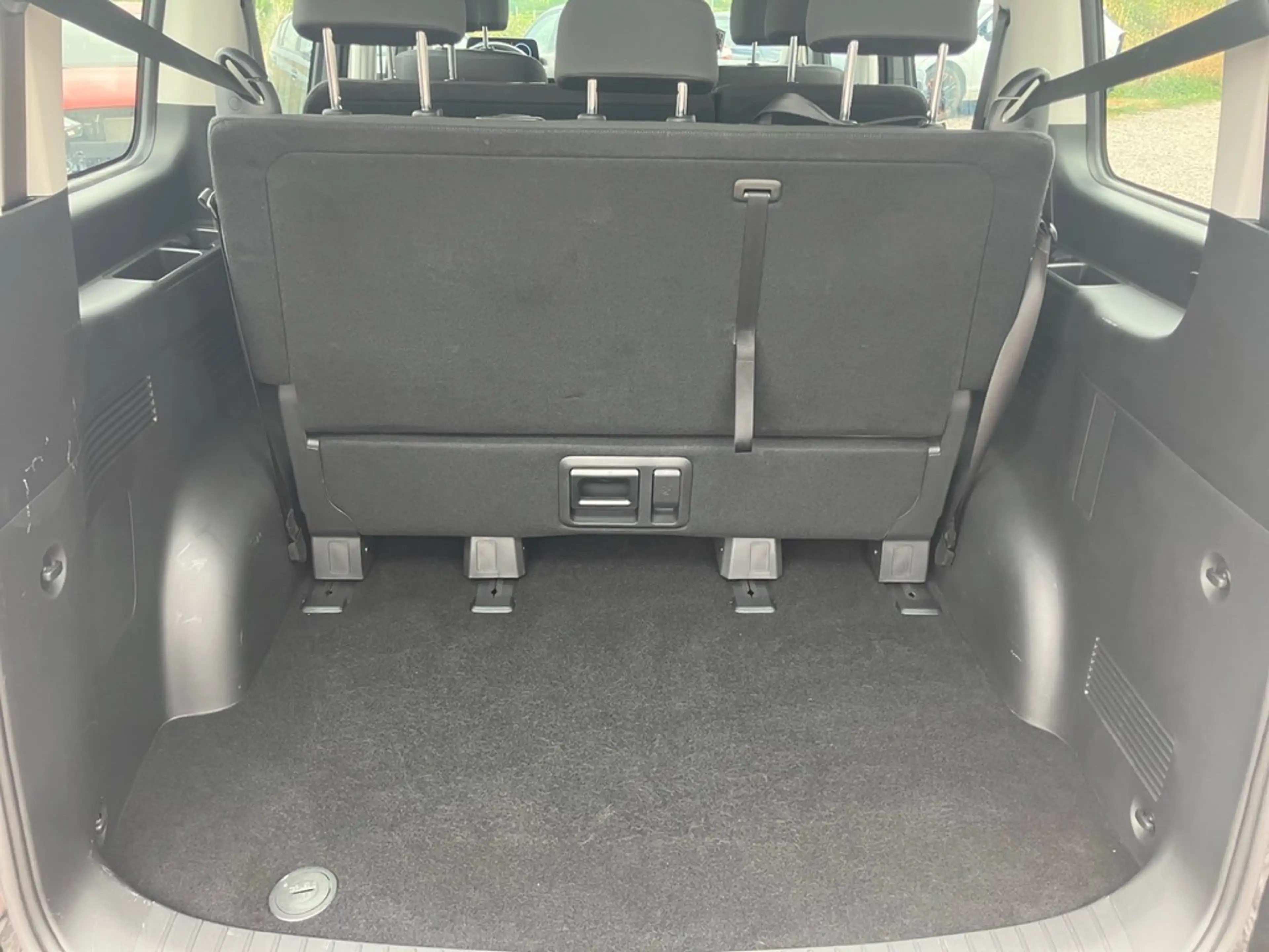 Hyundai STARIA HEV 9-Sitzer 1.6 T-GDI 6-AT TREND — photo 6