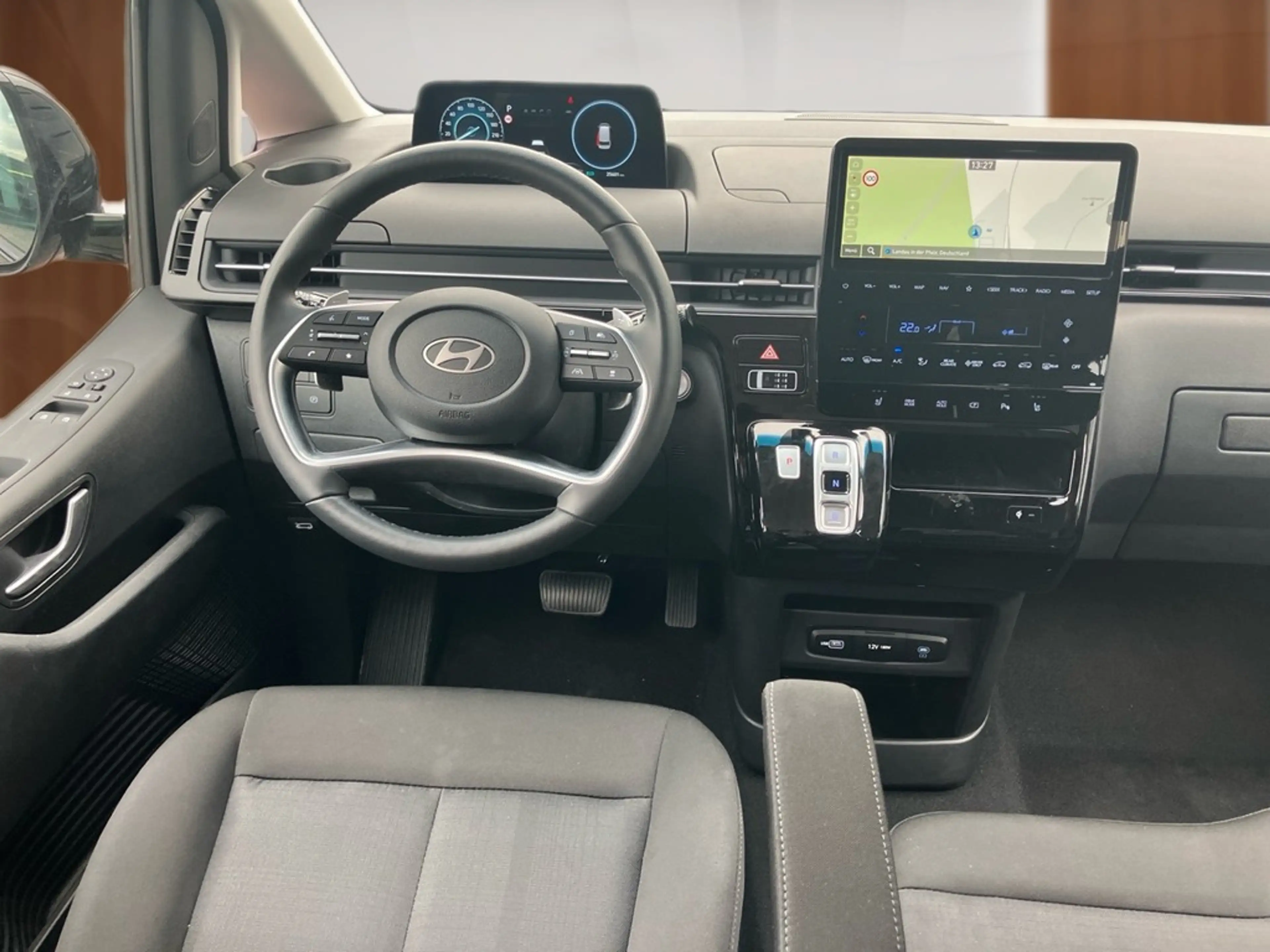 Hyundai STARIA HEV 9-Sitzer 1.6 T-GDI 6-AT TREND — photo 4