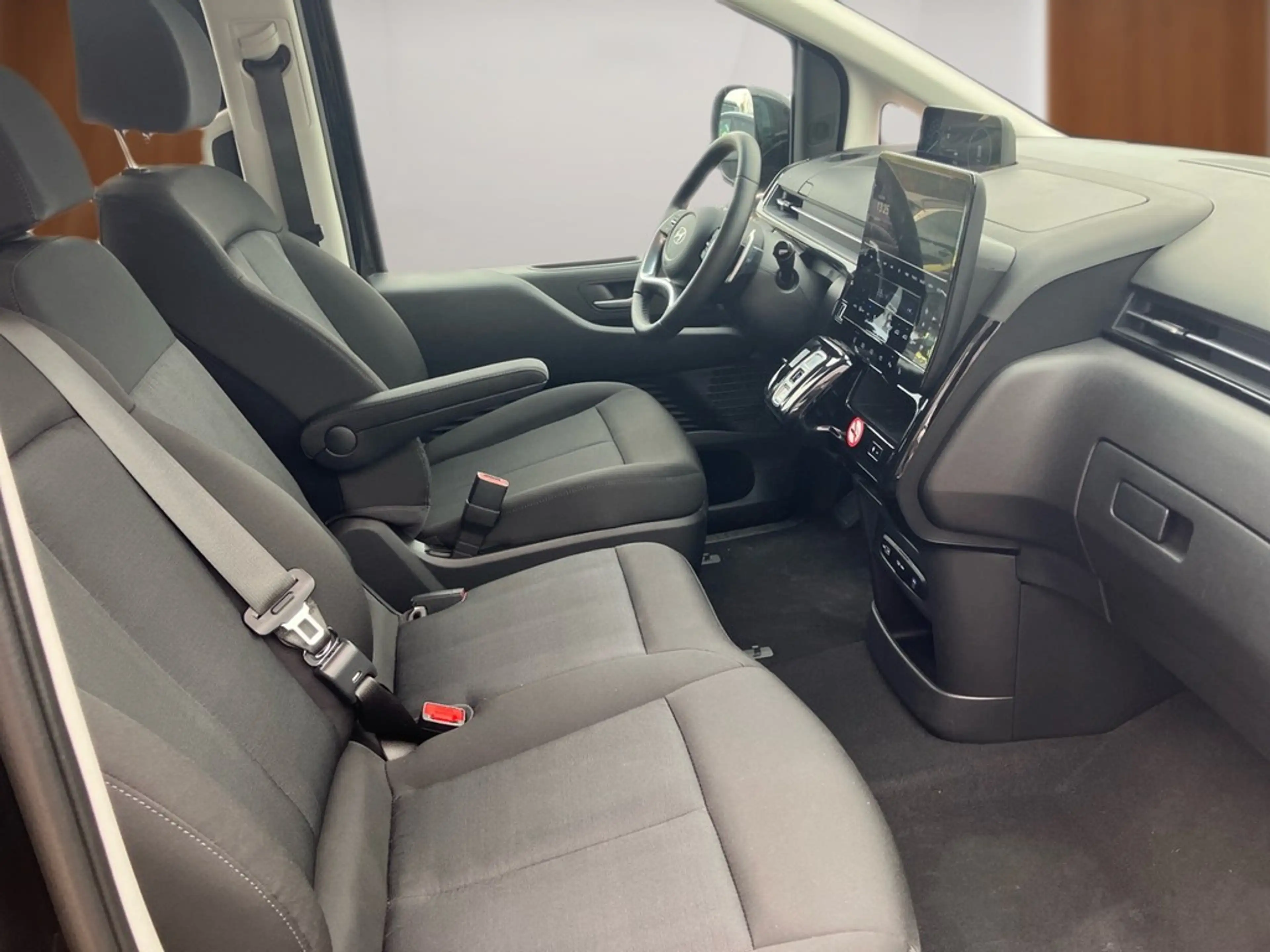Hyundai STARIA HEV 9-Sitzer 1.6 T-GDI 6-AT TREND — photo 8