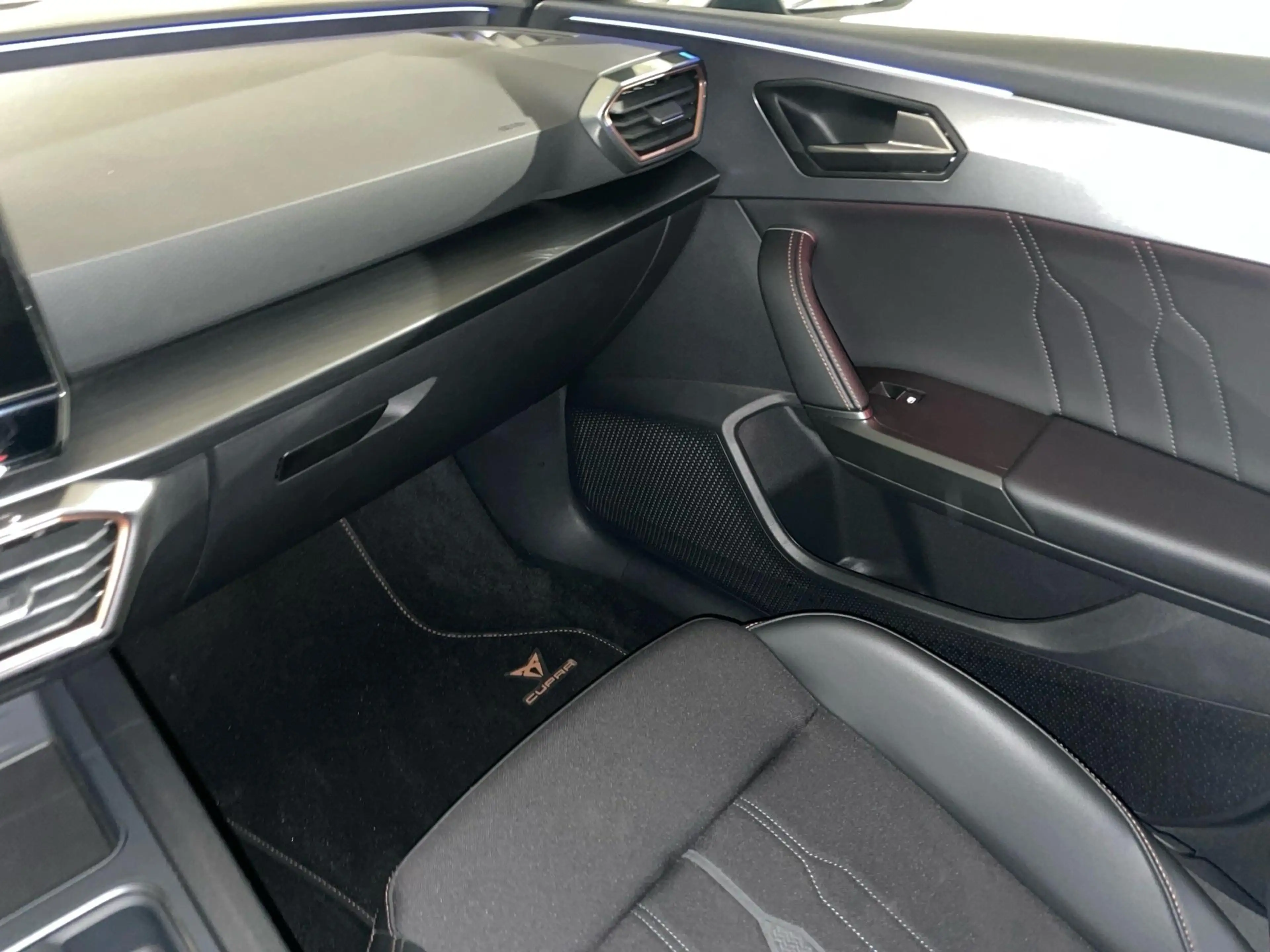 CUPRA Leon 2.0 TSI EVO 221kW VZ DSG — photo 9