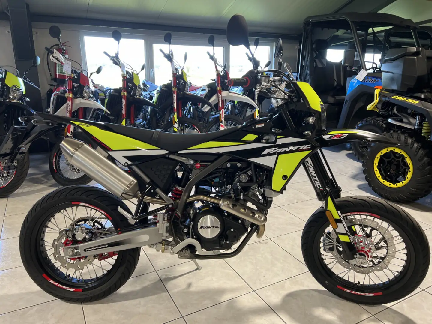 Fantic 125M Motard XMF 4T PERFORMANCE Schwarz - 1