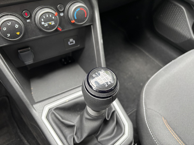 Dacia Sandero Stepway 1.0 TCe 100 ECO-G Expression | Camera | Na — photo 22