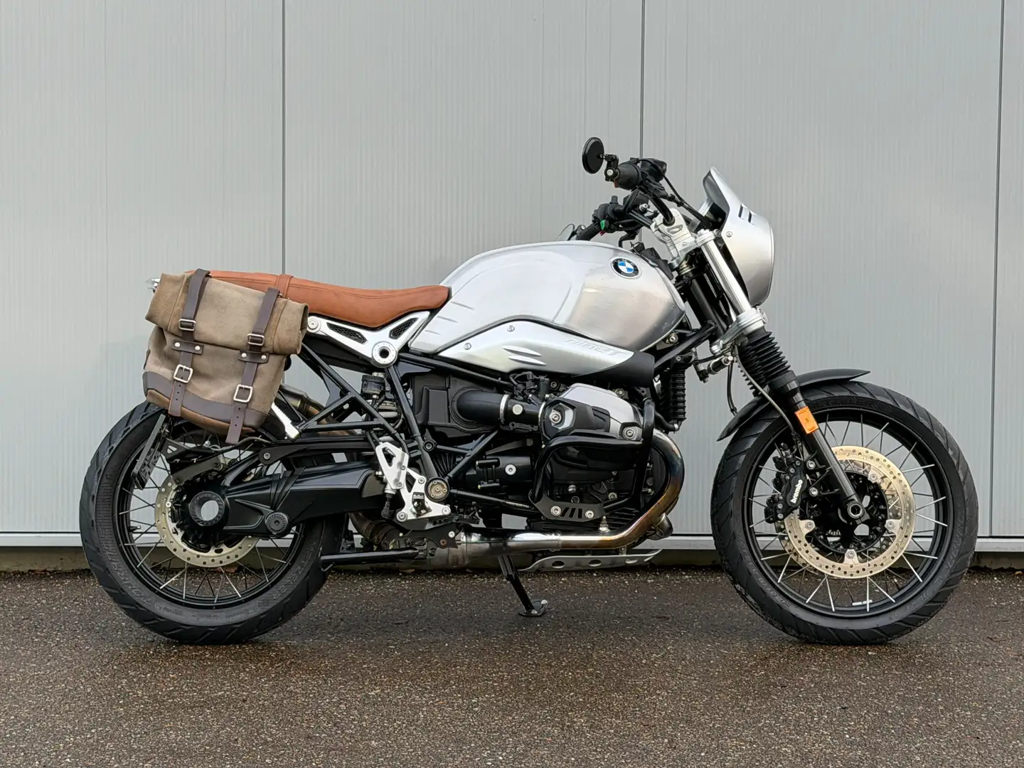 BMW R nineT Scrambler met Akrapovic / 2018 / 6900km / Zijtas Silber - 1
