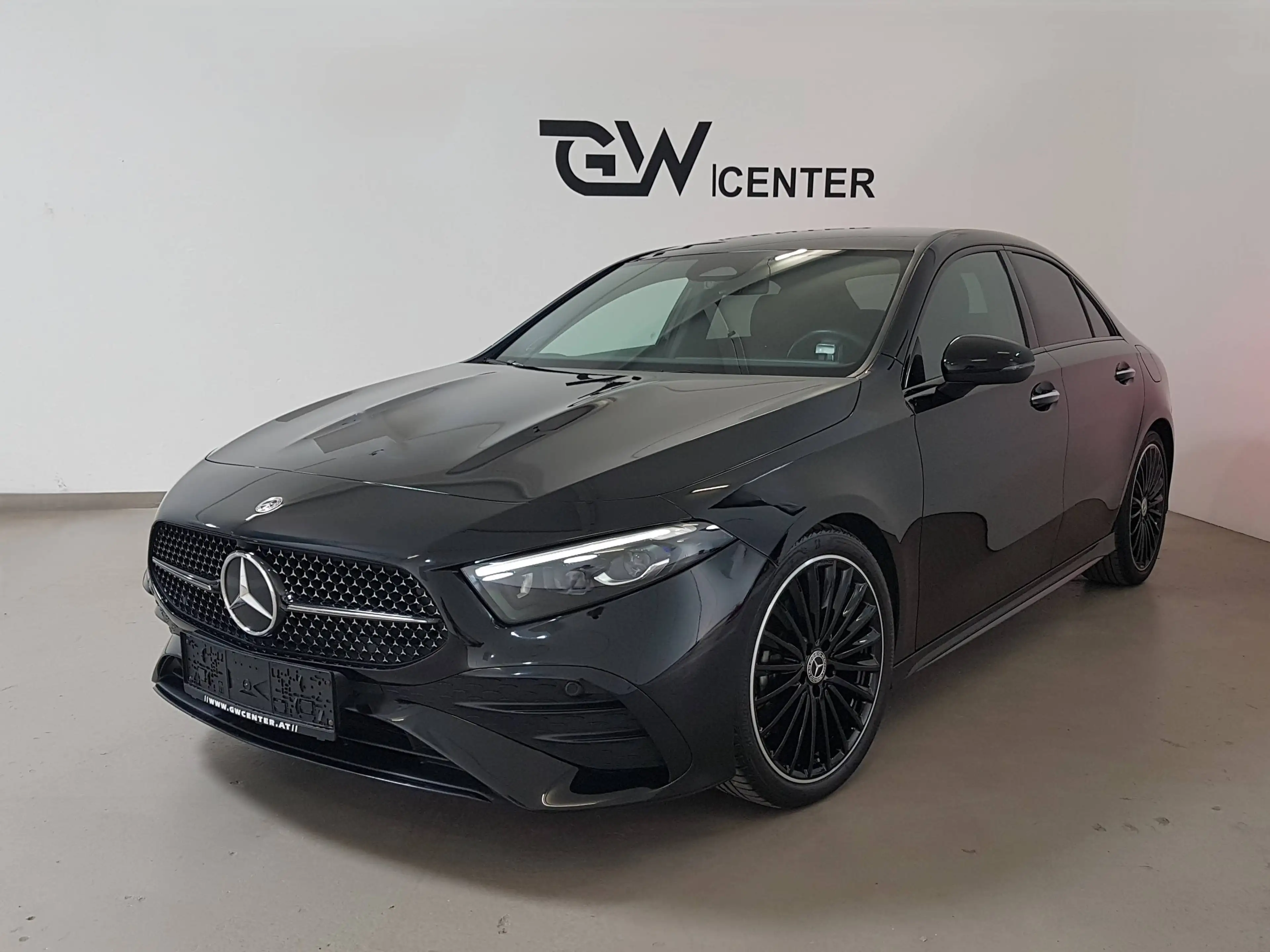 Mercedes-Benz A 200 d Limousine AMG Line FACELIFT Burmester Ambient — photo 4