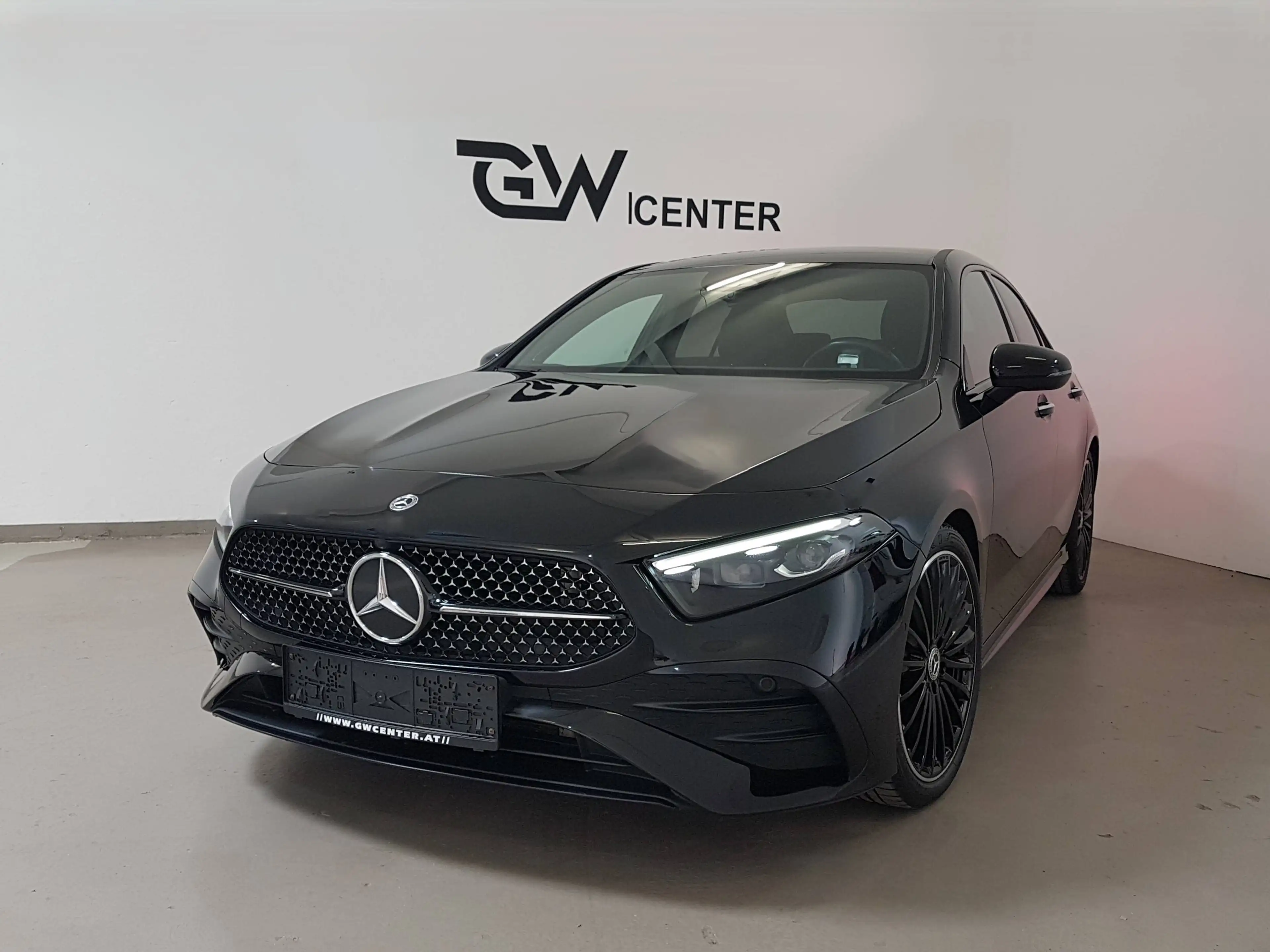 Mercedes-Benz A 200 d Limousine AMG Line FACELIFT Burmester Ambient — photo 3