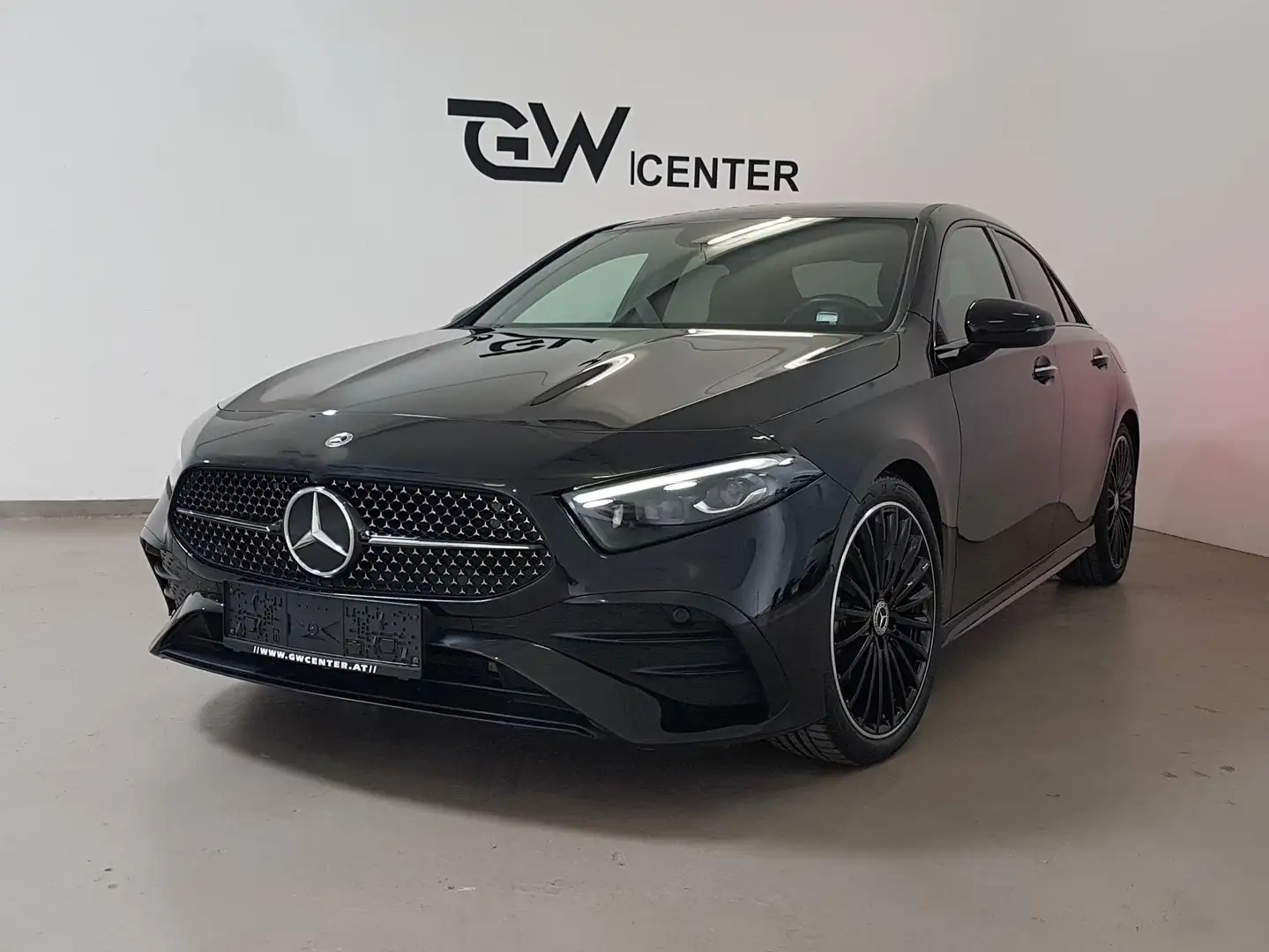 Mercedes-Benz A 200 d Limousine AMG Line FACELIFT Burmester Ambient Schwarz - 1