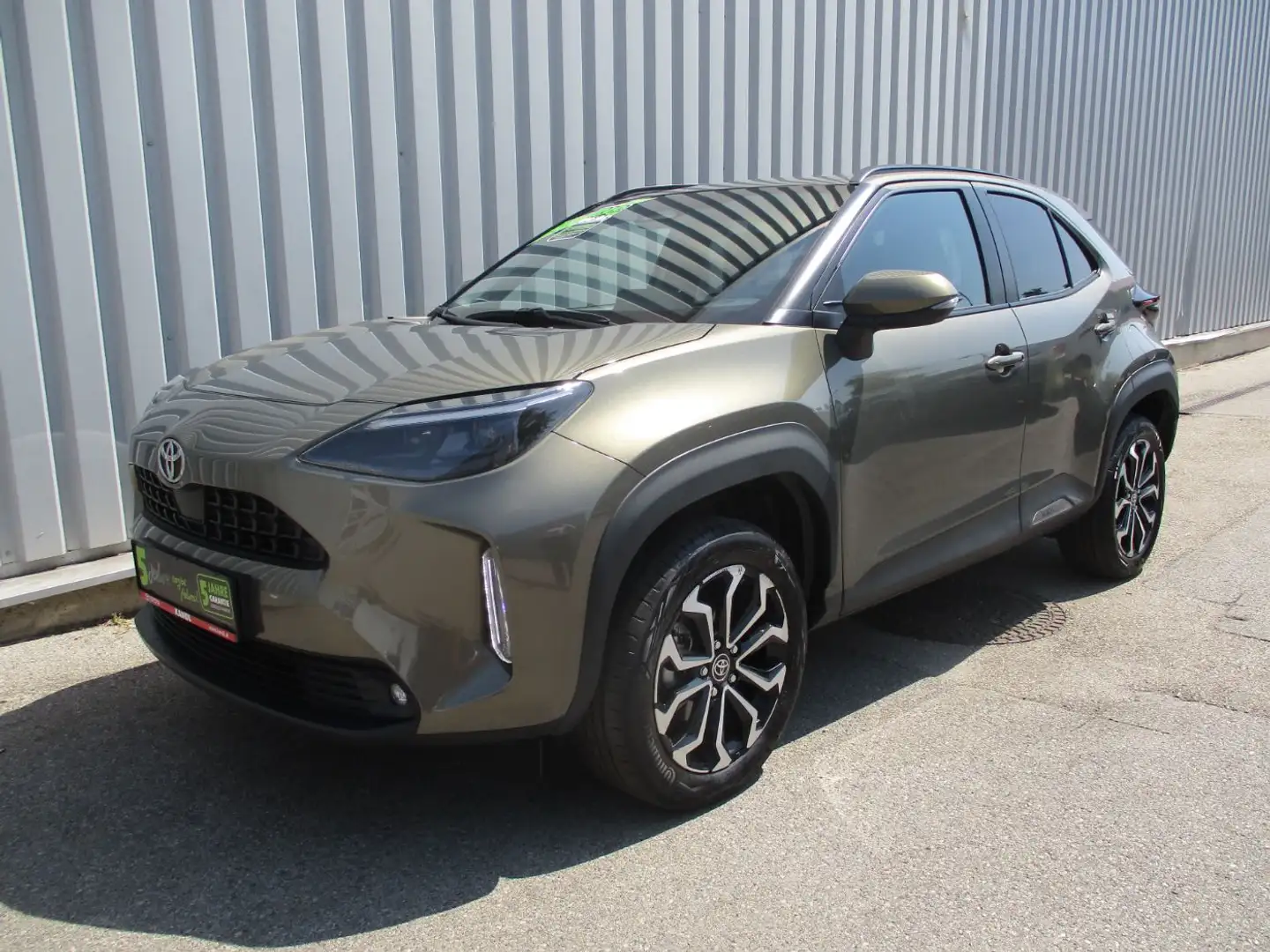 Toyota Yaris Cross 1.5 VVT-i Hybrid Active Drive Aut. Braun - 2