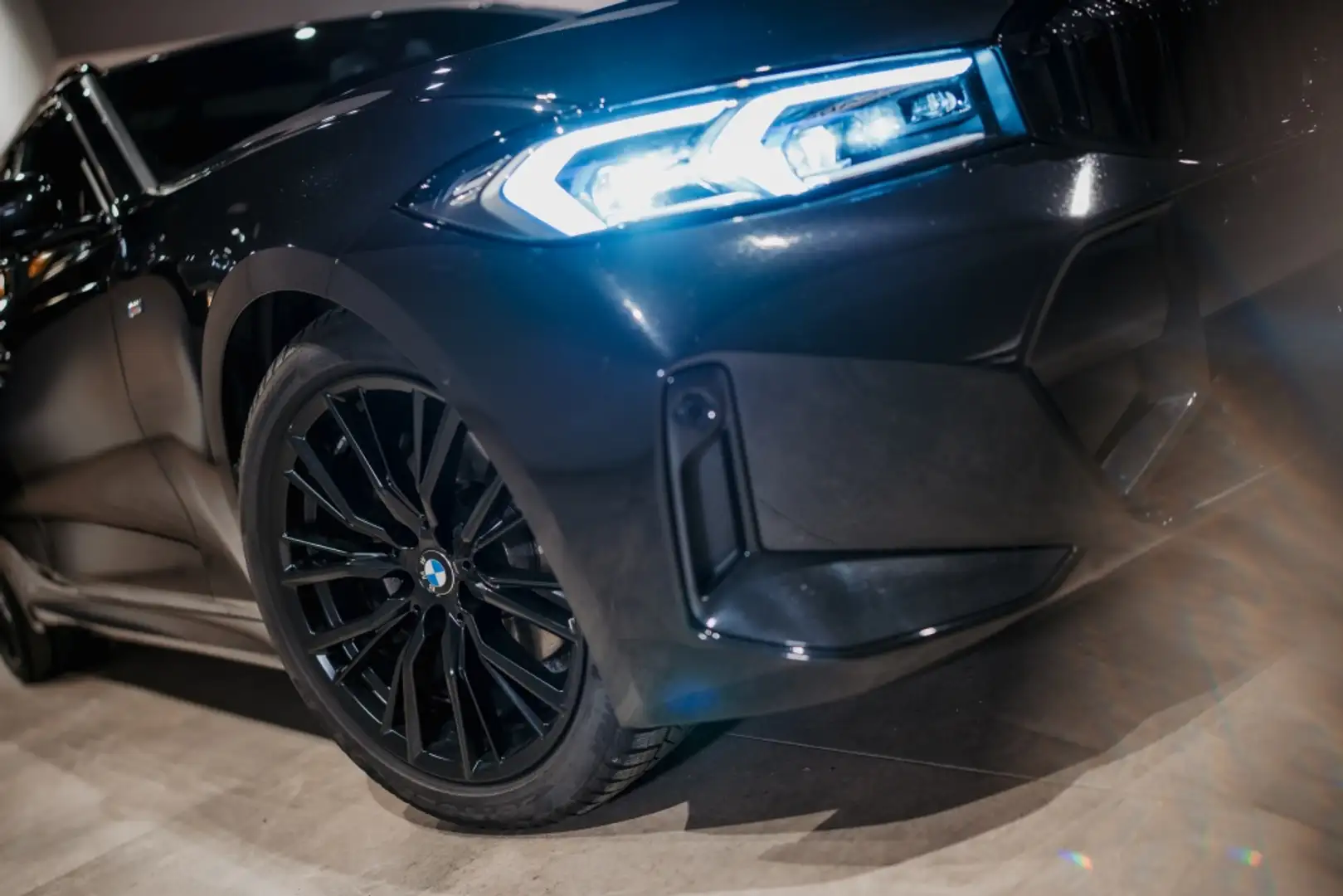 BMW 320 320dA Touring Schwarz - 2