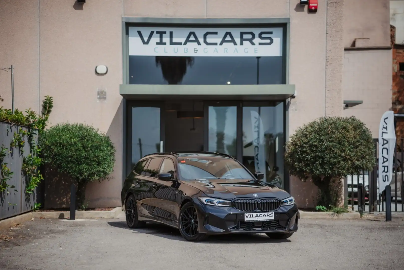 BMW 320 320dA Touring Zwart - 1