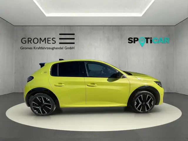 Peugeot 208 view 2