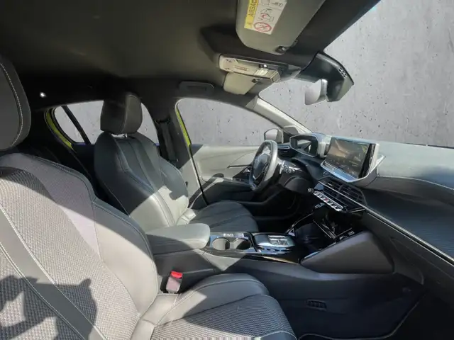 Peugeot 208 view 13