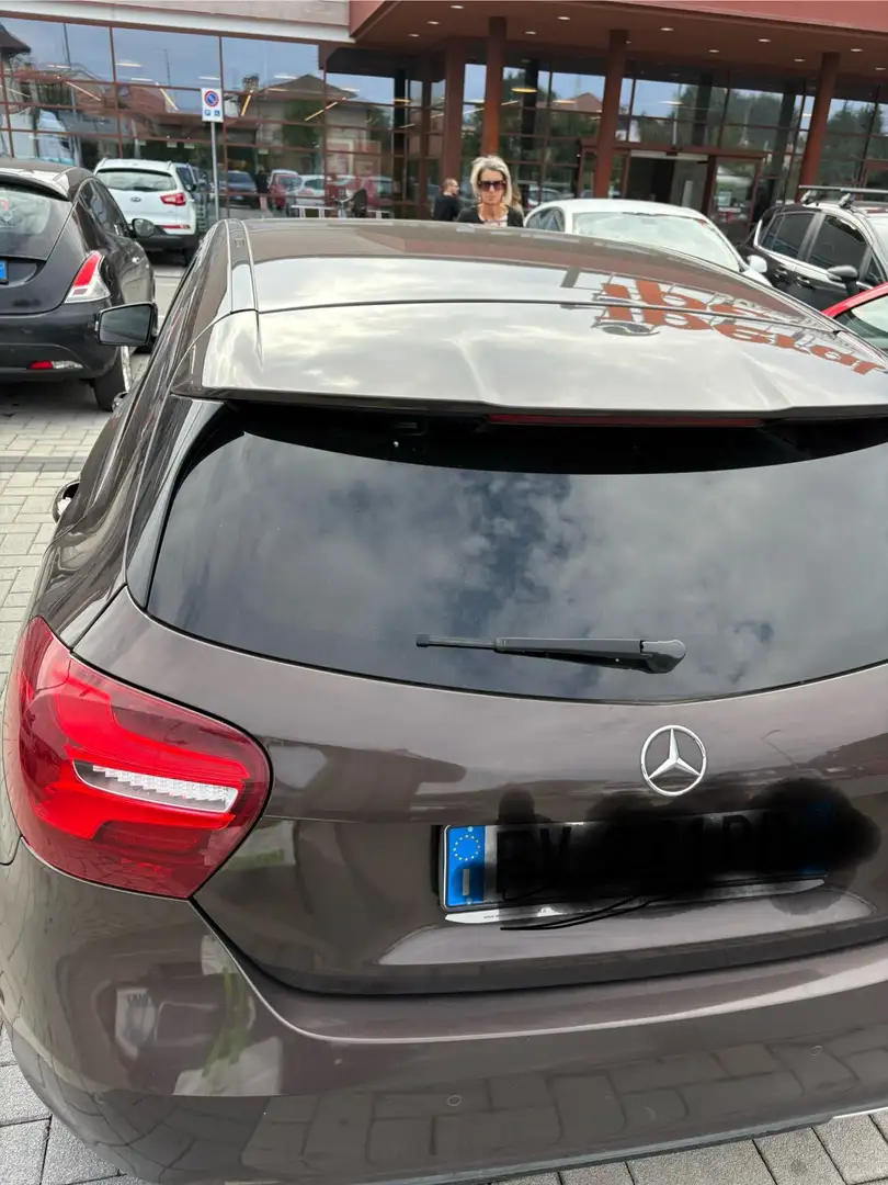 Mercedes-Benz CLA 180 d Premium FL - 2
