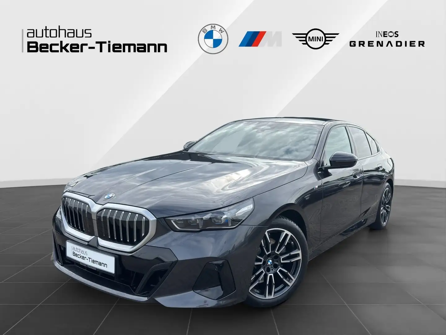 BMW 520 d xDrive M Sport/Allrad/Panorama/LivePro/CarPlay/D Grau - 1