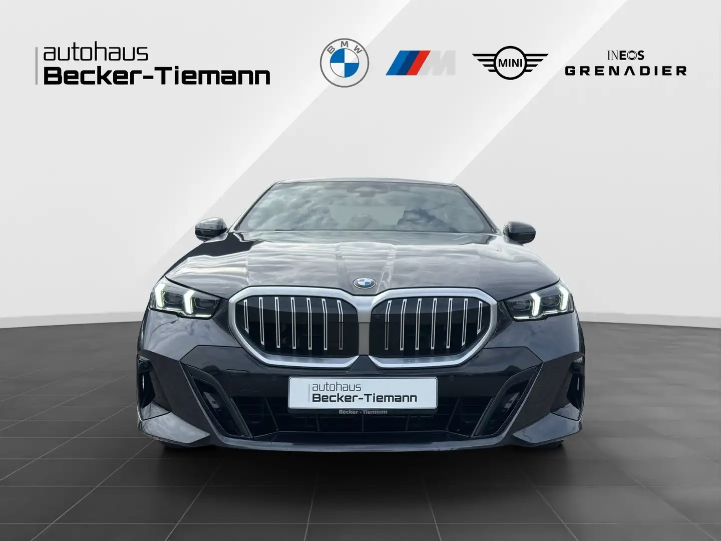 BMW 520 d xDrive M Sport/Allrad/Panorama/LivePro/CarPlay/D Grau - 2