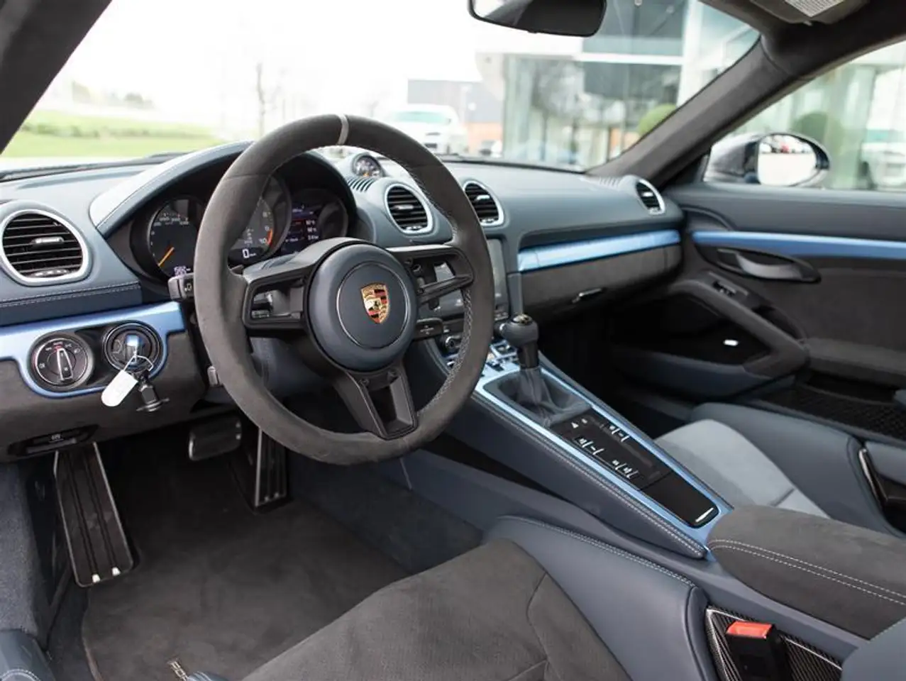 Porsche 718 Cayman снимка Porsche 718 Cayman