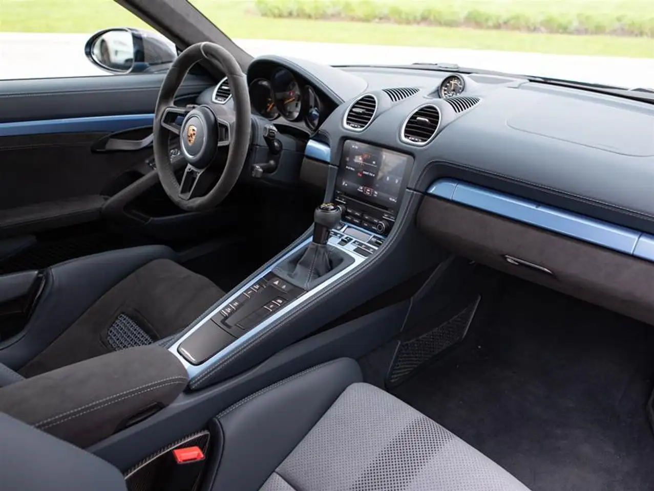 Porsche 718 Cayman снимка Porsche 718 Cayman