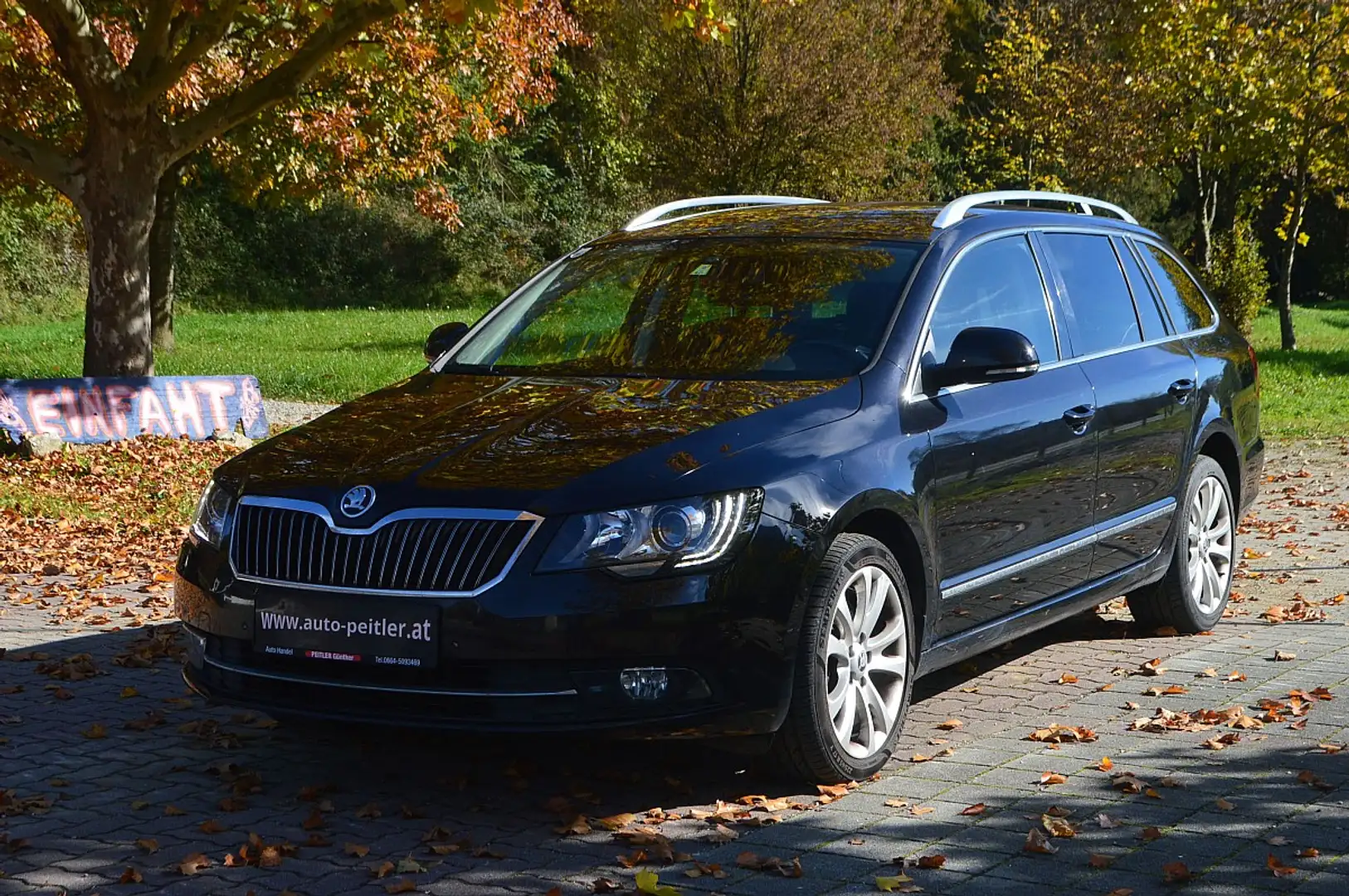 Skoda Superb Combi 2,0 TDI+NAVI+AHK+XENON+SHZ+ Noir - 2