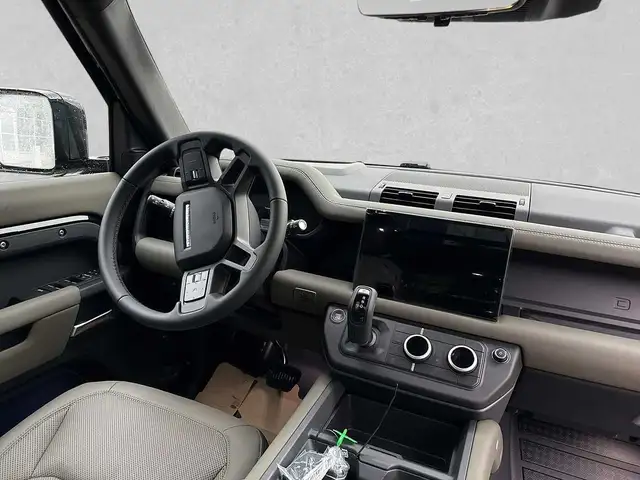 Land Rover Defender view 4