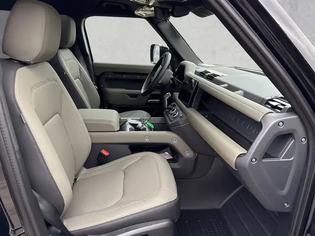 Land Rover Defender view 3