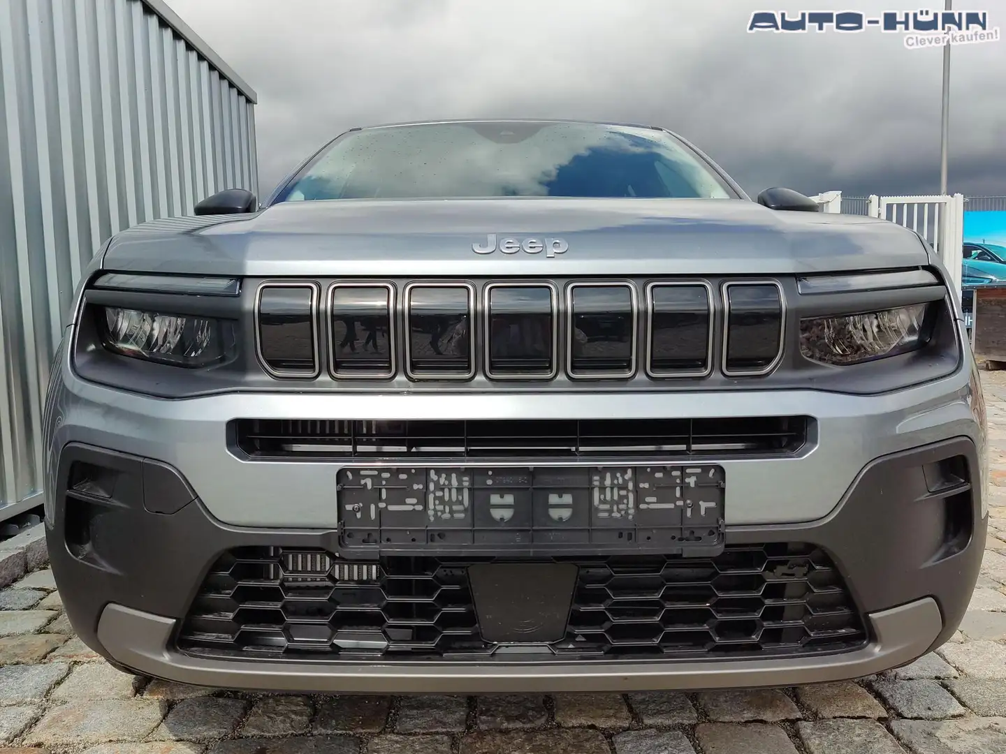 Jeep Avenger Longitude 1.2 e-Hybrid 110 PS DCT AndroidAuto/A... Grau - 2