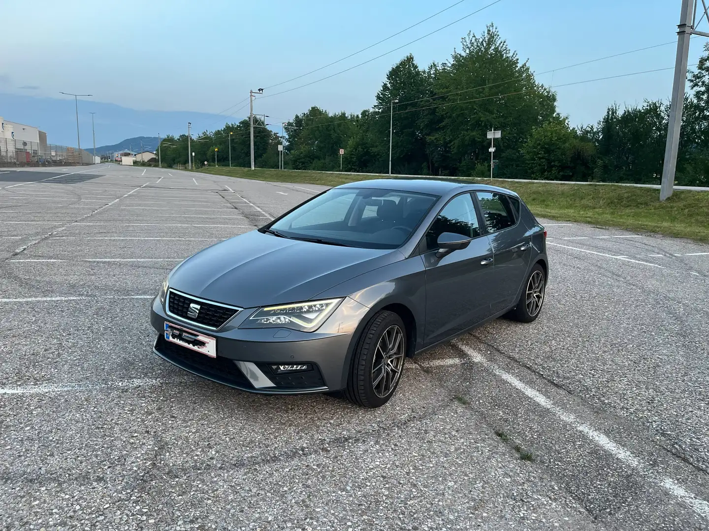 SEAT Leon Leon Style 1,6 TDI Start-Stop Style Grau - 1