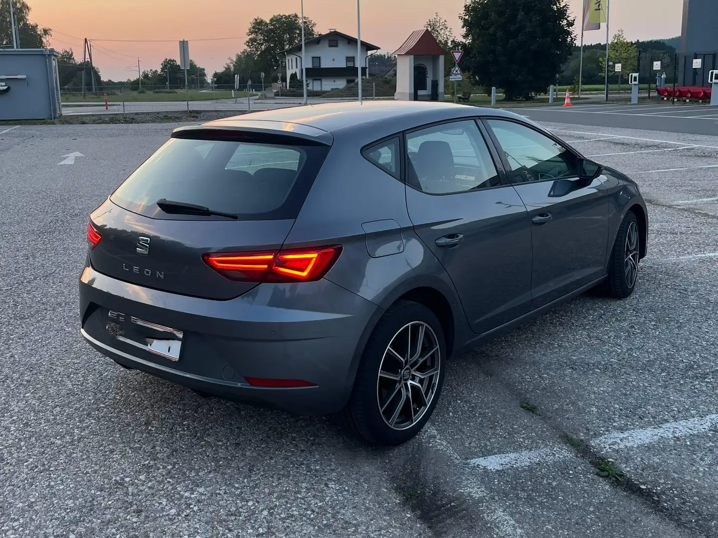 SEAT Leon Leon Style 1,6 TDI Start-Stop Style Grau - 2