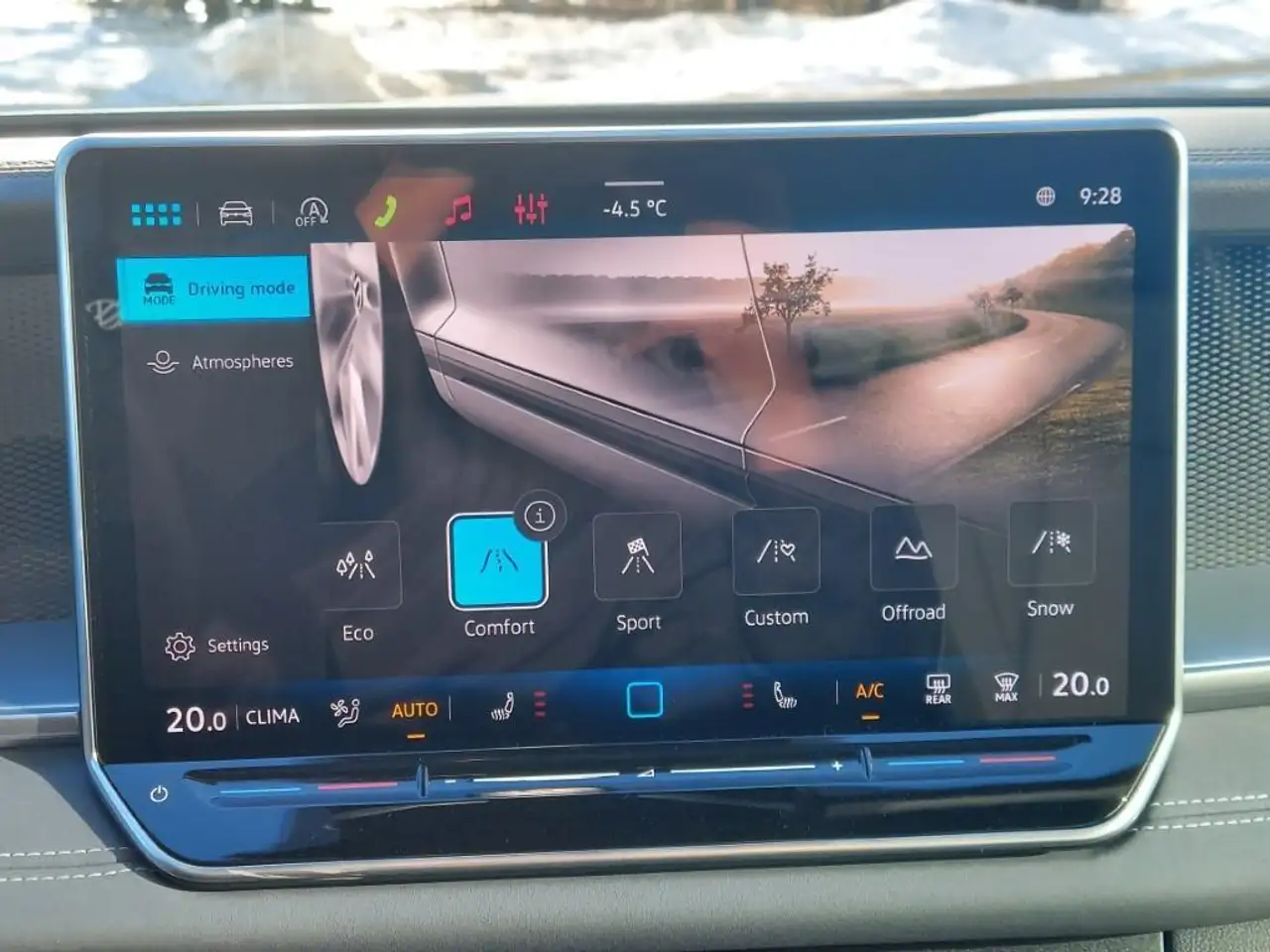 Volkswagen Tiguan снимка Volkswagen Tiguan
