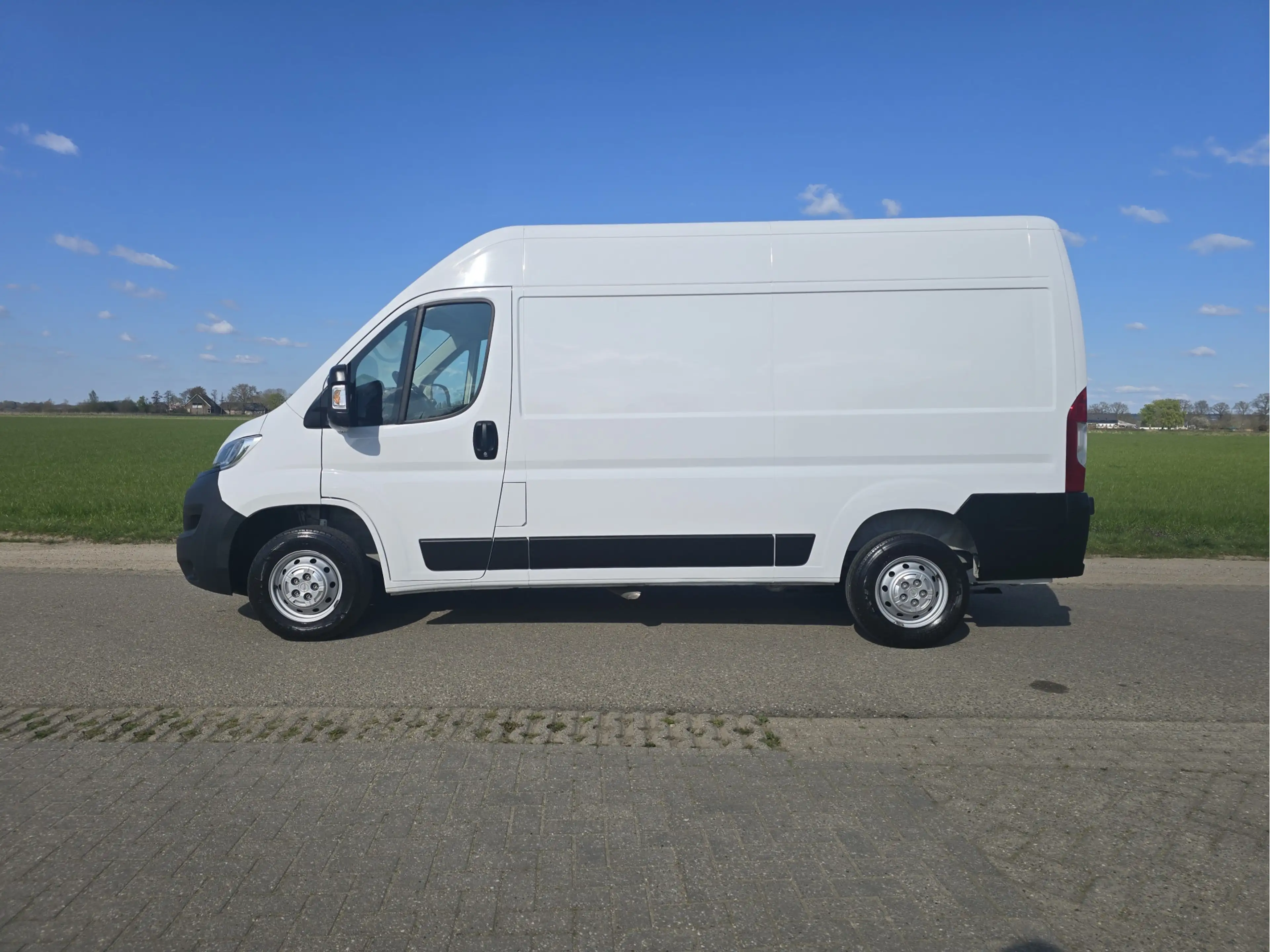 Opel Movano 2.2D 140 L2H2 3.5T - 140 Pk - Euro 6 - ParkeerCame — photo 2