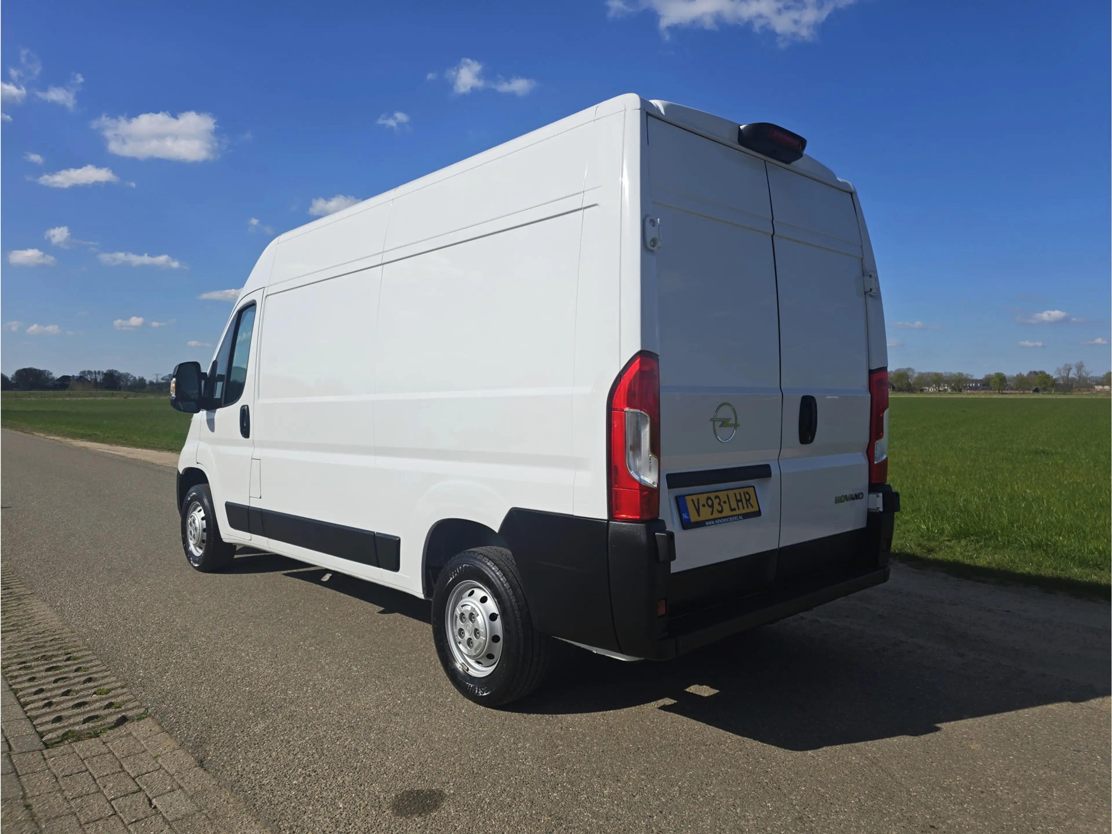 Opel Movano 2.2D 140 L2H2 3.5T - 140 Pk - Euro 6 - ParkeerCame — photo 3