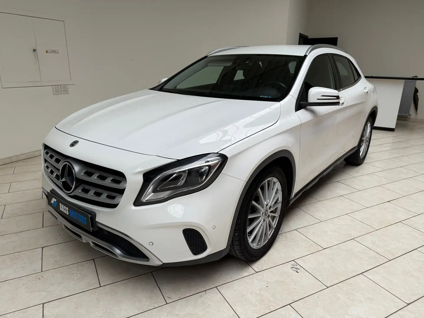 Mercedes-Benz GLA 180 GLA 180 7G-DCT Wit - 1