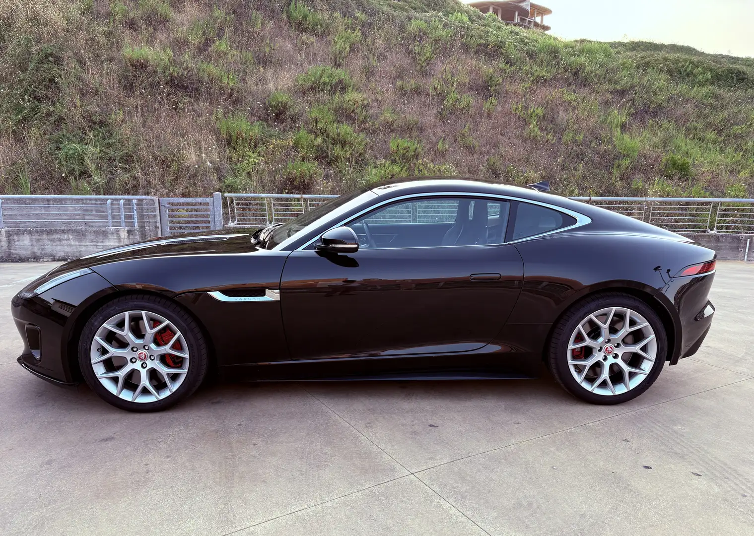 Jaguar F-Type Coupe 3.0 V6 R-Dynamic Manuale - 2