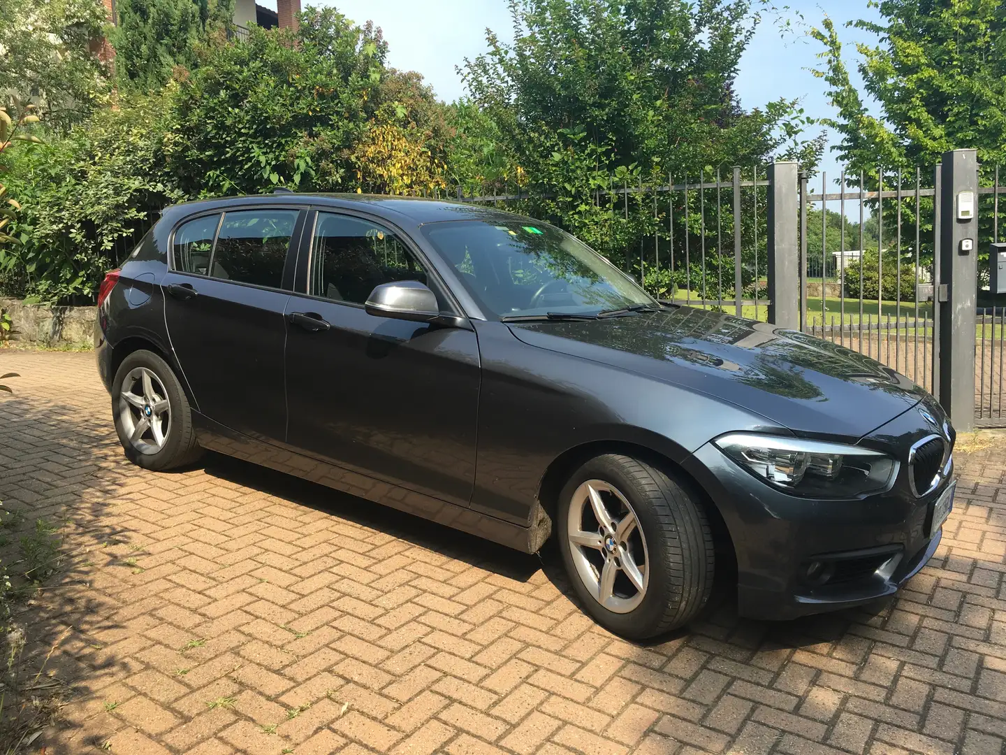 BMW 118 118d Business 4 porte Grigio - 2