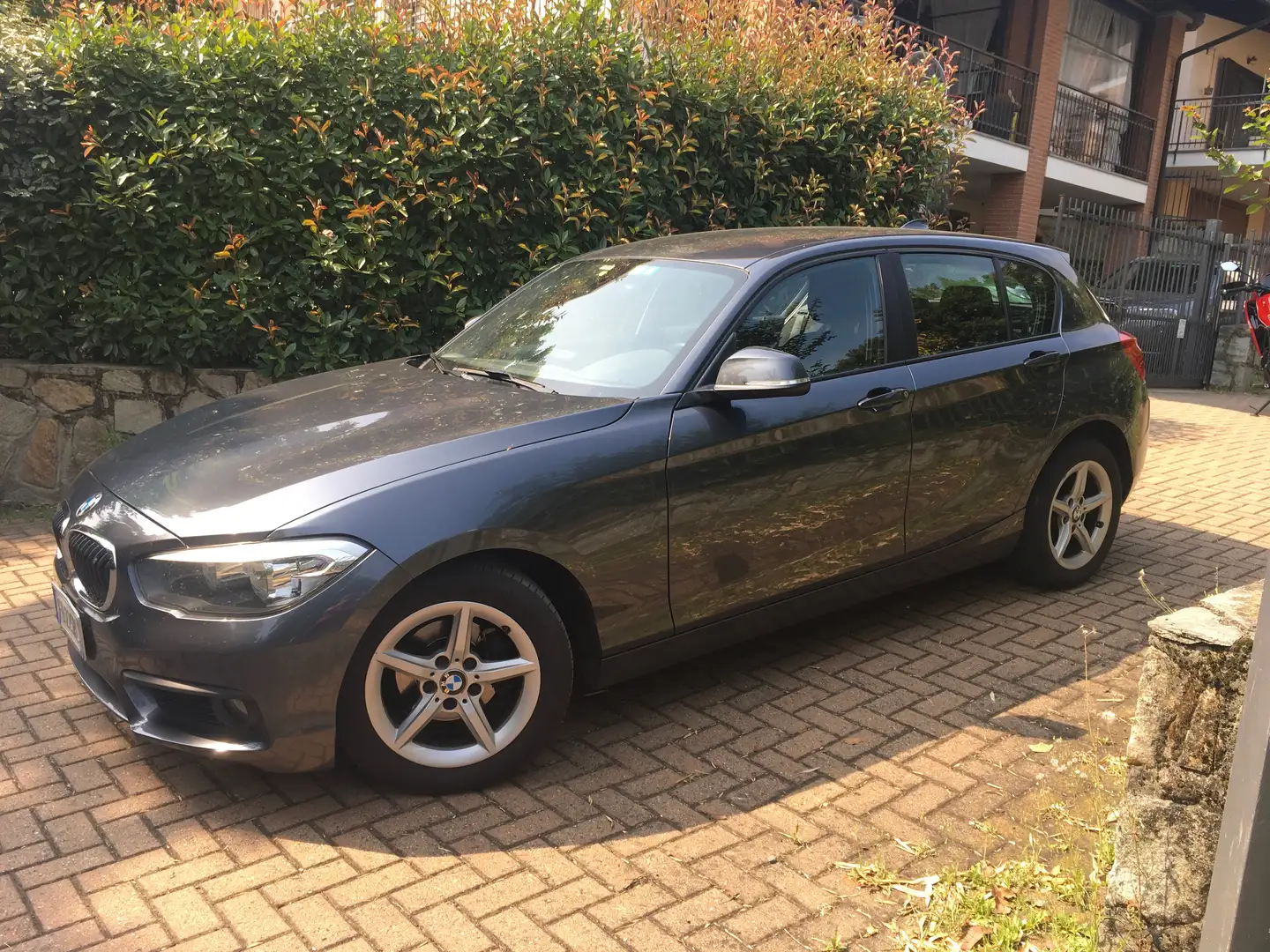 BMW 118 118d Business 4 porte Grigio - 1