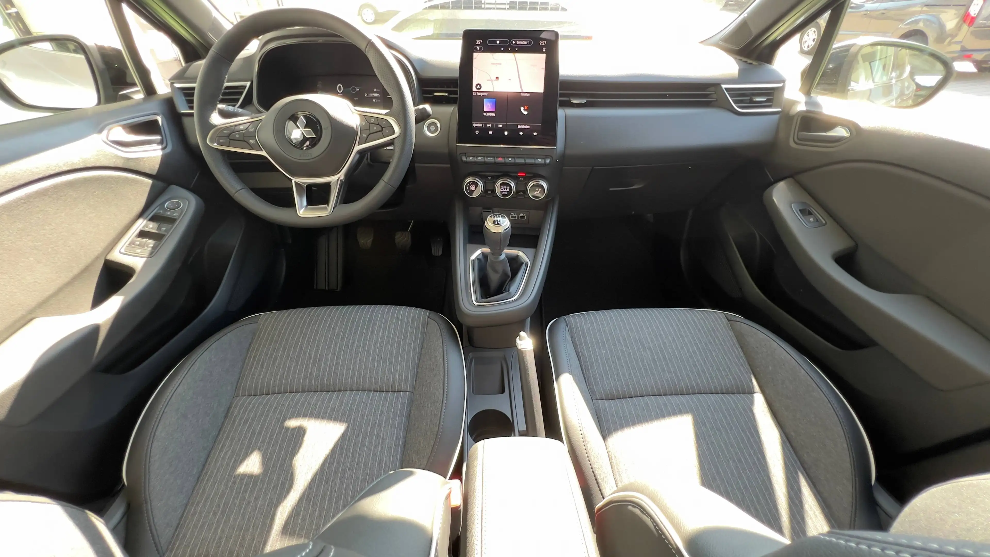 Mitsubishi Colt 1.0 Edition m. Navigationssystem, Freisprecheinrichtung, 17 Leichtmetallräder, Rückfahrkamera uvm.... — photo 4