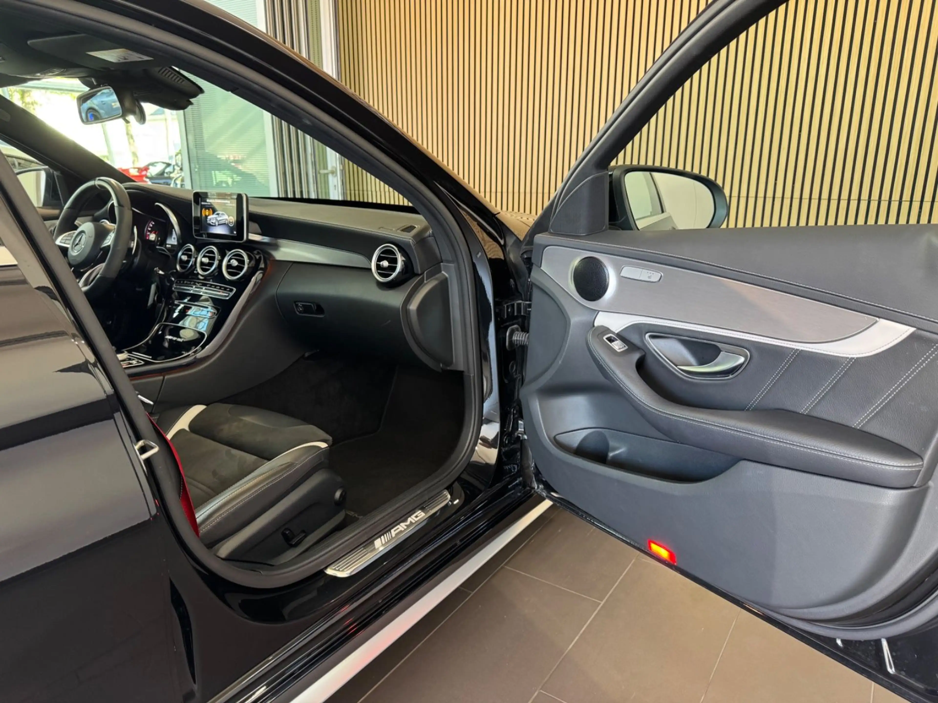 Mercedes-Benz C 63 AMG C 63s AMG Limo HUD/ILS/Temp./CAM/Drivers-Package — photo 14