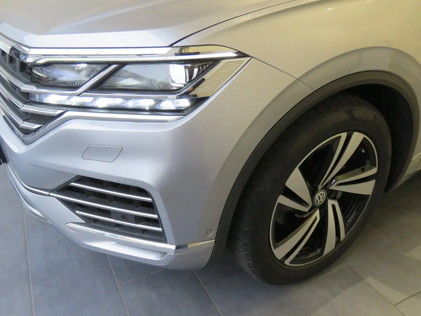 Volkswagen Touareg Elegance TDI SCR 4MOTION Silber - 2