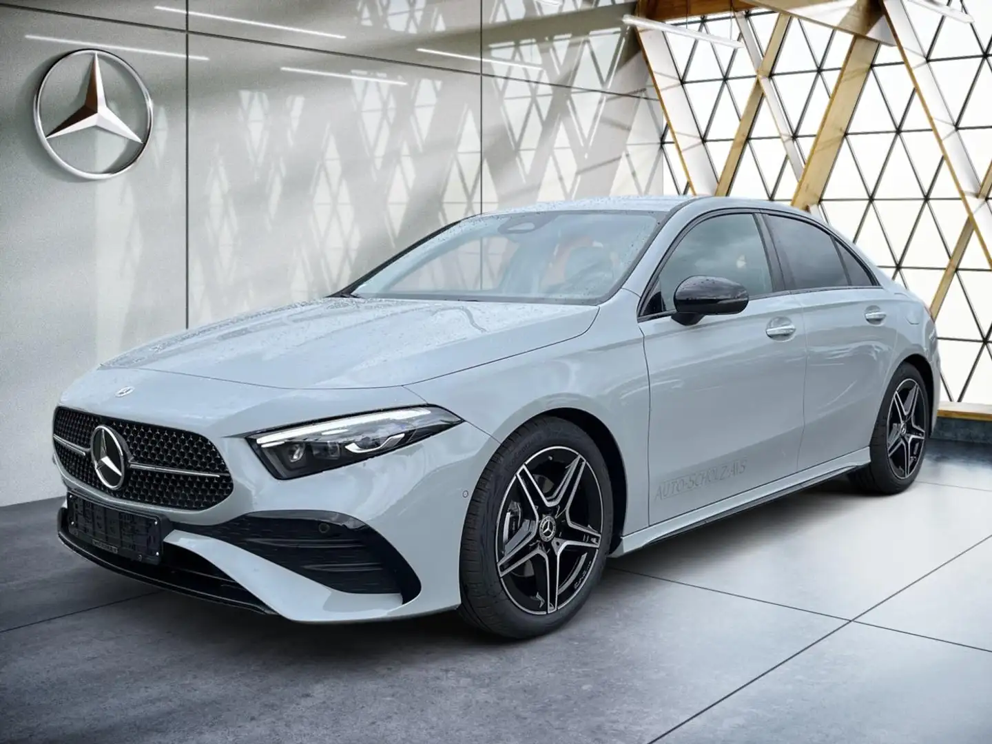 Mercedes-Benz A 180 Limousine AMG Special Edition Night-P*AHK* Grau - 2