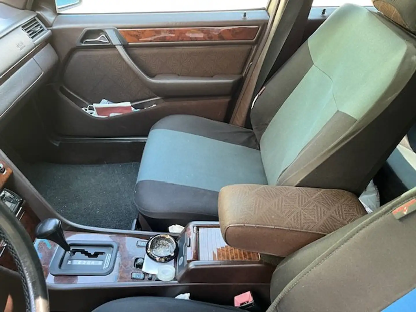 Mercedes-Benz E 300 E 300 Ds. Aut. Beige - 2