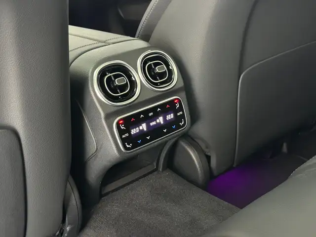 Mercedes-Benz C-Class view 10