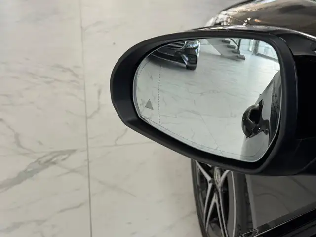 Mercedes-Benz C-Class view 8