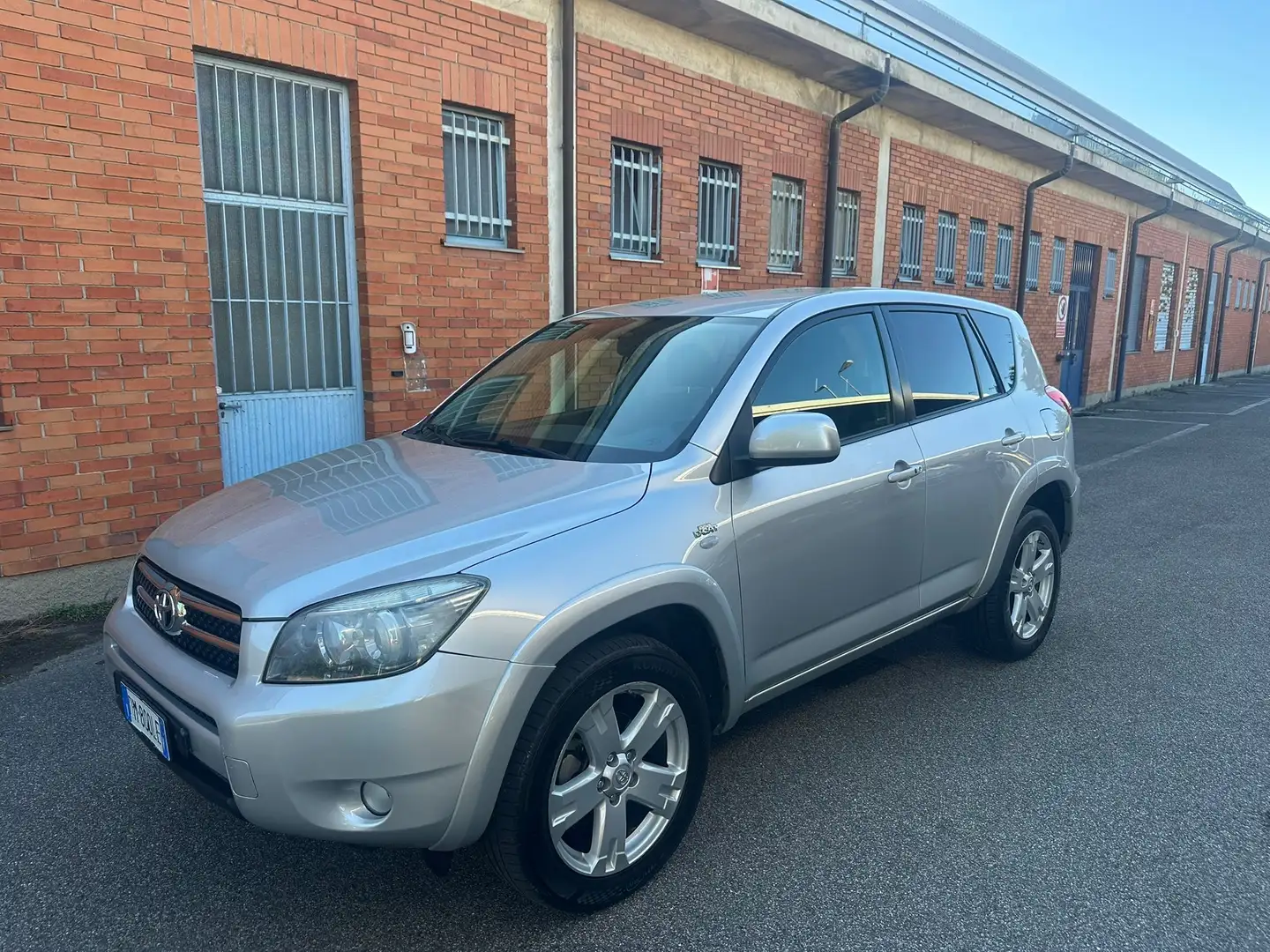 Toyota RAV 4 RAV4 2.2 d-cat Luxury 177cv Crossover Argento - 1