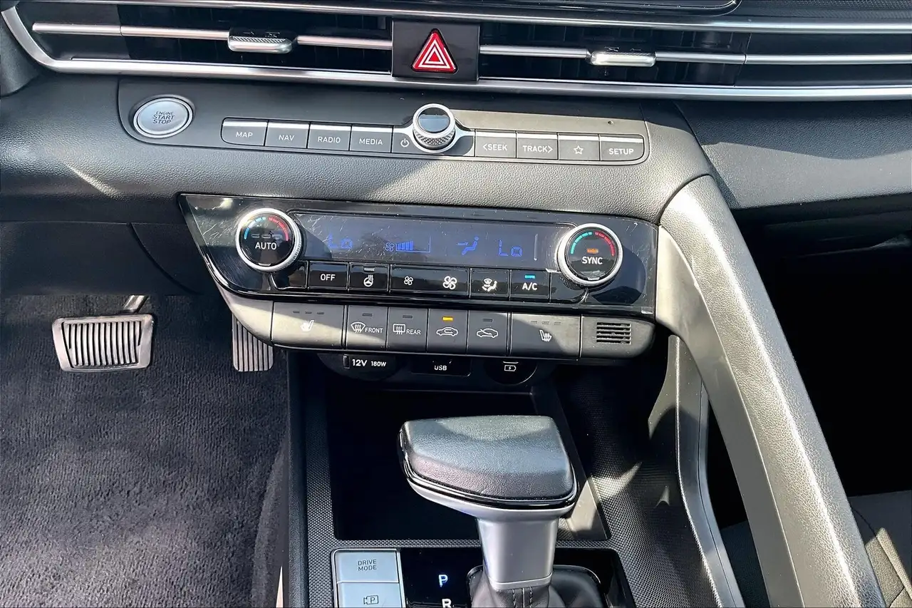 Hyundai ELANTRA снимка Hyundai ELANTRA
