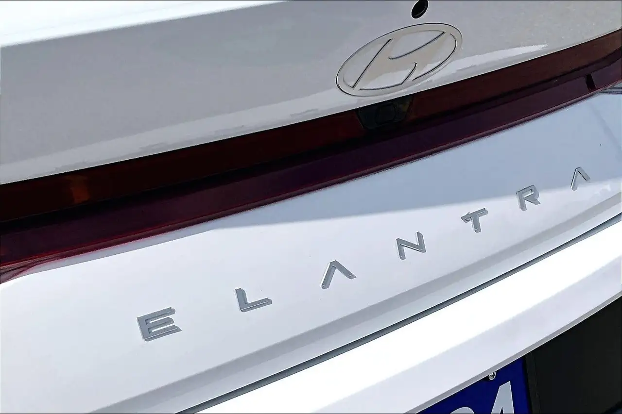 Hyundai ELANTRA снимка Hyundai ELANTRA